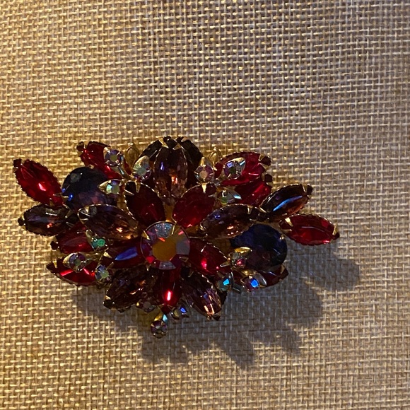 Sold! Purple AB Brooch Multi Layer 3D Coro Boucher - Picture 8 of 8